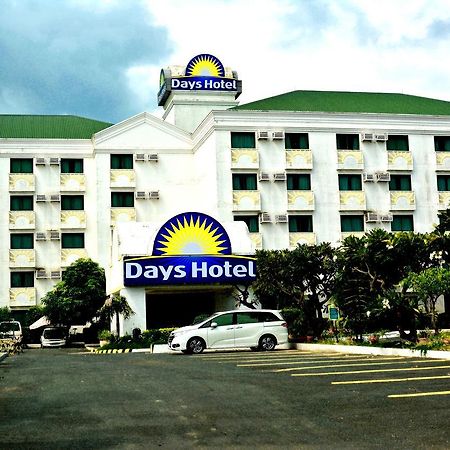 Days Hotel By Wyndham Batangas Екстер'єр фото