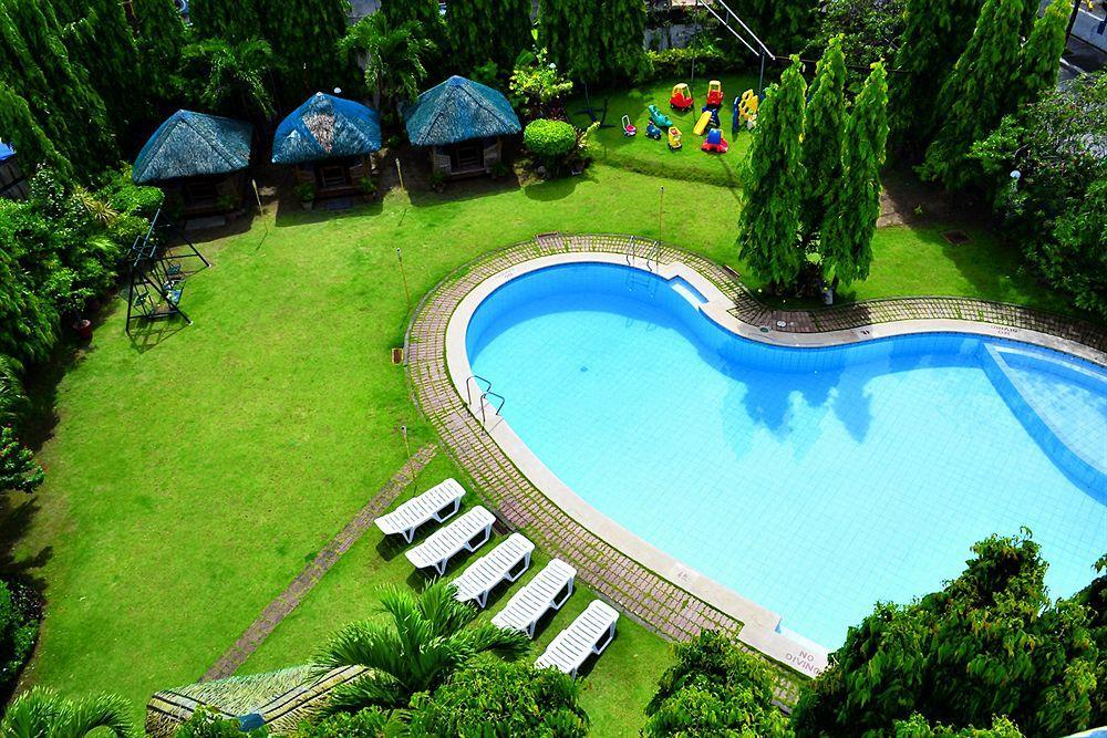 Days Hotel By Wyndham Batangas Екстер'єр фото