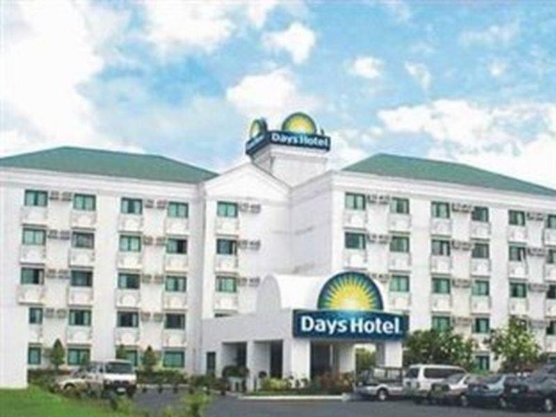 Days Hotel By Wyndham Batangas Екстер'єр фото