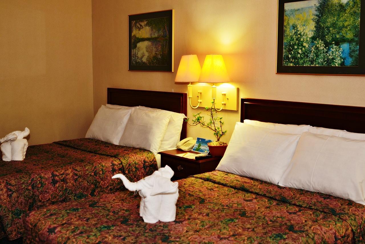 Days Hotel By Wyndham Batangas Екстер'єр фото