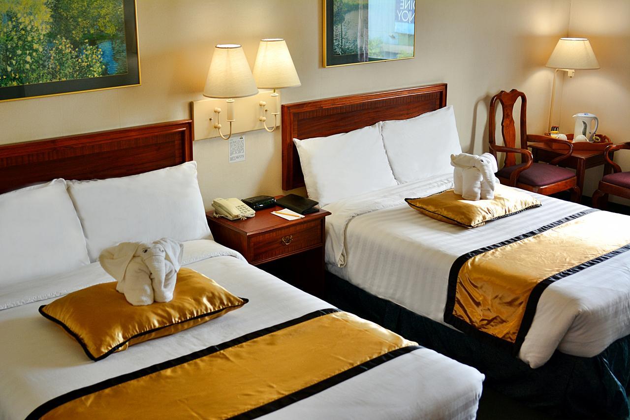 Days Hotel By Wyndham Batangas Екстер'єр фото